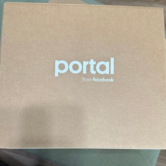 Facebook Portal Model B81AO1BUS Smart Hands-Free Video Calling Brand New Sealed - Picture 2 of 5